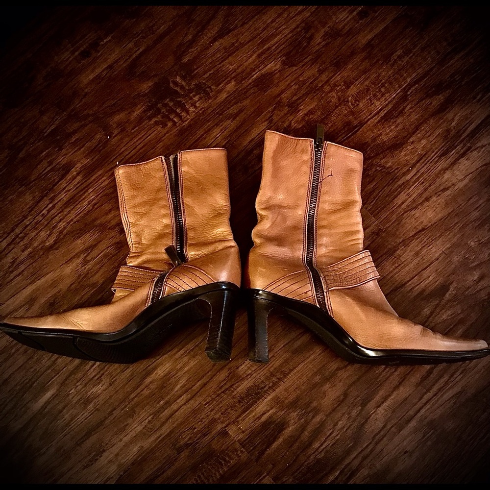 Anne Klein pebbled leather square toed heal boots with metal accent - Picture 4 of 6
